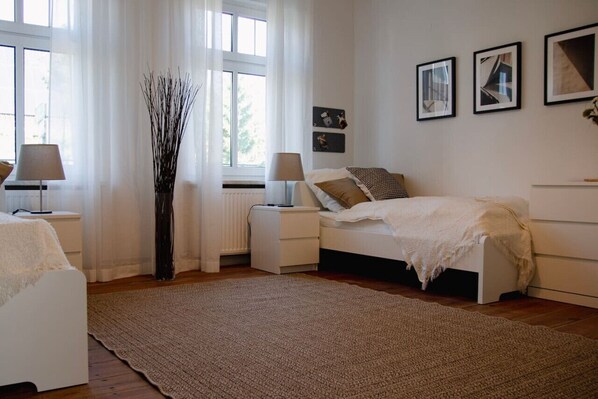 2 chambres, bureau, Wi-Fi, literie fournie