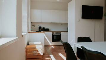 Fridge, microwave, stovetop, coffee/tea maker