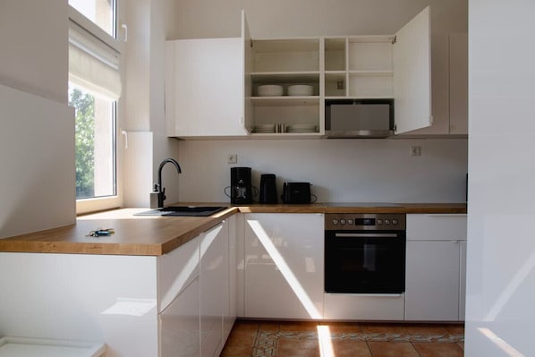 Fridge, microwave, stovetop, coffee/tea maker - Arbio Grünheide 6 people (Grünheide (Mark))