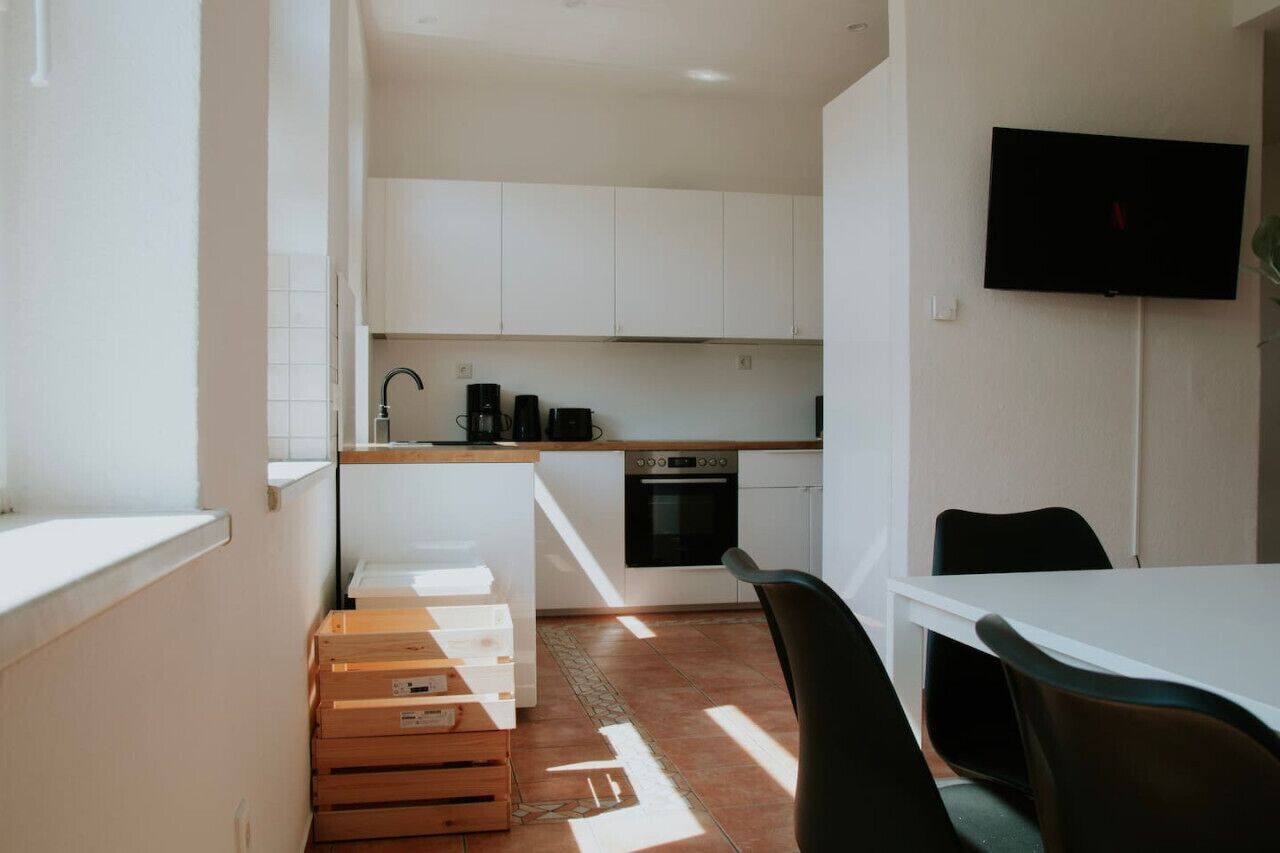 Frigorifero, microonde, piano cottura, macchina per tè/caffè