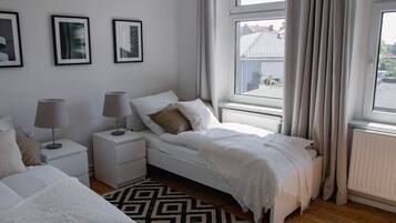 3 bedrooms, desk, WiFi