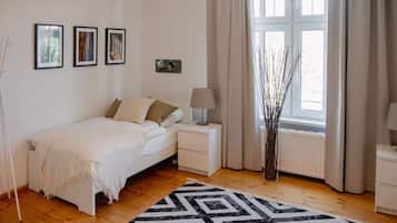 3 bedrooms, desk, WiFi