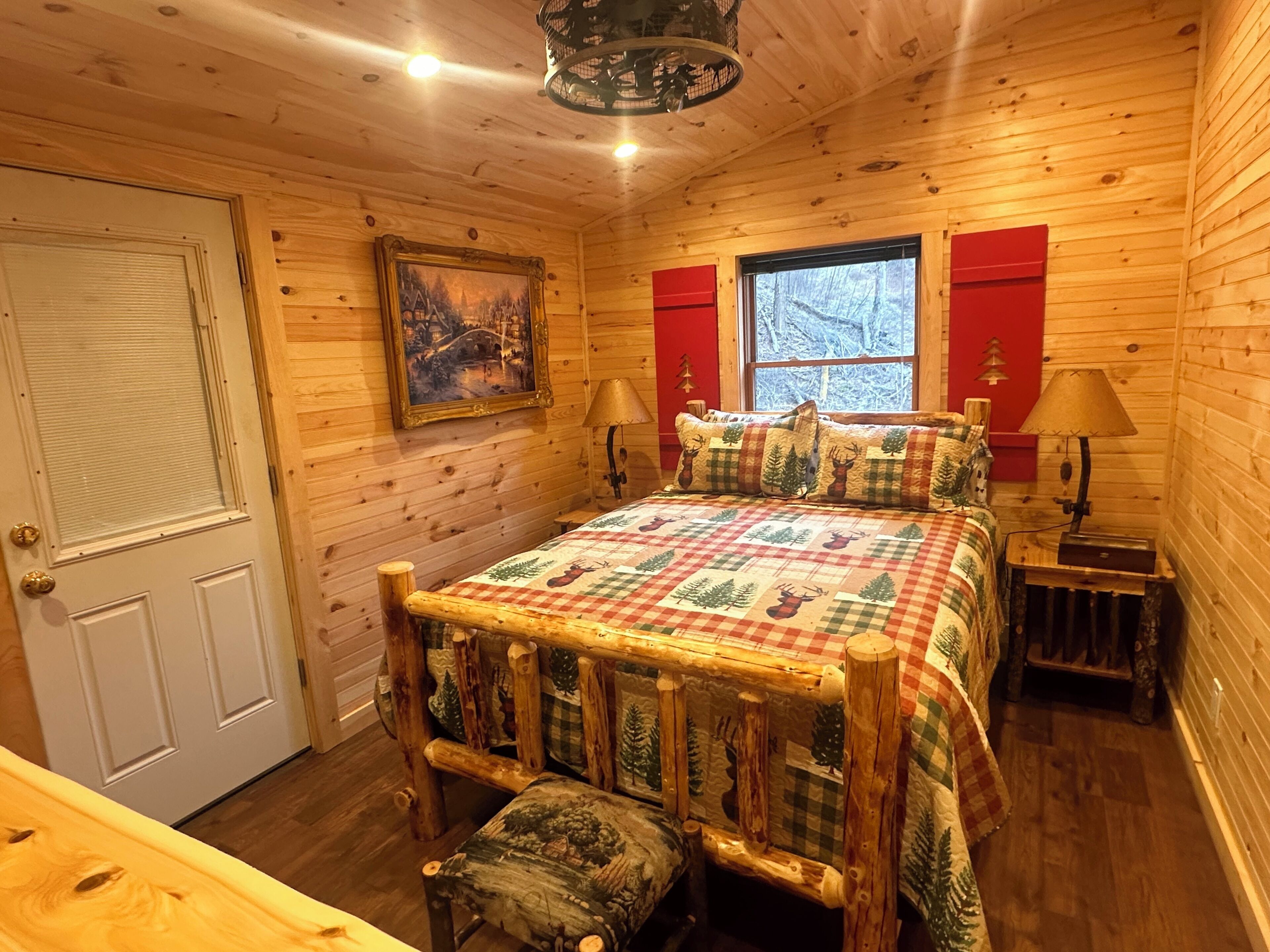 Roscoe Christmas House on the Beaverkill River with private fishing access !