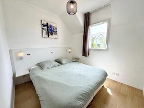 3 bedrooms, iron/ironing board, WiFi