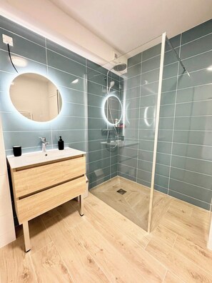 Een douche, een haardroger
