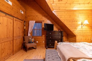 Cabin, Multiple Beds, Hot Tub, Mountain View (2 Cubs Cabin) | 4 bedrooms, individually decorated, individually furnished, bed sheets - 2 Cubs Cabin (Blowing Rock)