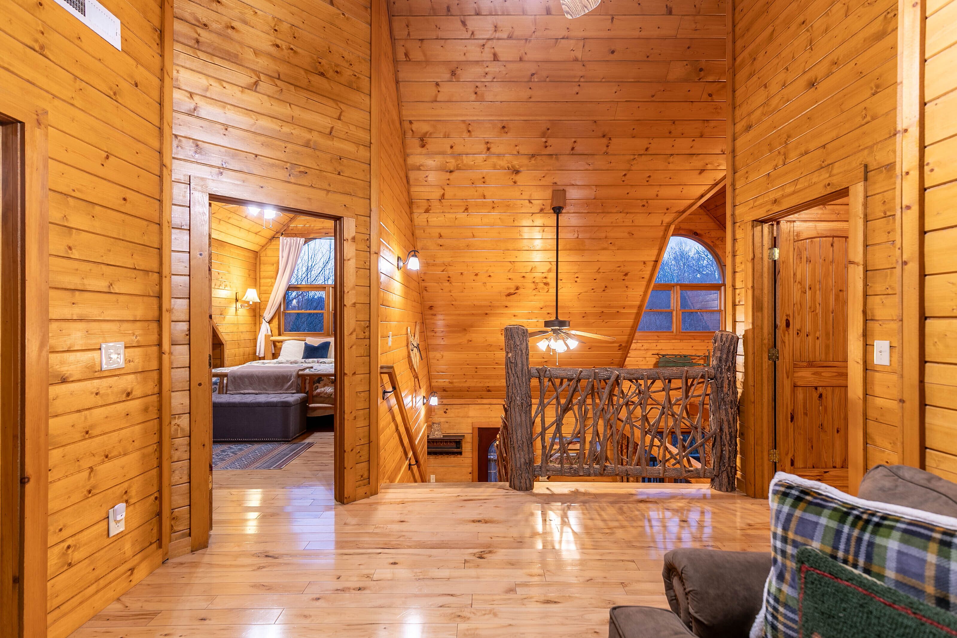 Cabin, nhiều giường, bồn tắm nước nóng, quang cảnh núi (2 Cubs Cabin) | 4 phòng ngủ, trang trí khác biệt 