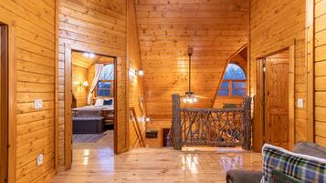 Cabin, nhiều giường, bồn tắm nước nóng, quang cảnh núi (2 Cubs Cabin) | 4 phòng ngủ, trang trí khác biệt