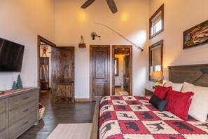 Casa, várias camas, varanda, vista para a montanha (Green Valley III at Eagles Nest) | 2 quartos, individualmente decorados, individualmente mobiliados