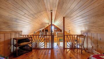 2 bilik tidur, dihias secara berasingan