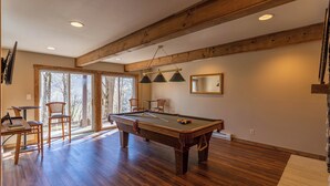 하우스, 침대(여러 개), 파티오, 산 전망 (Elk Horn Lodge) | 게임룸