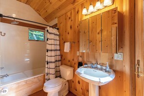 House, 1 Queen Bed with Sofa bed, Patio, Mountain View (Chalet at The Summit of Beech) | Bathroom | Designer toiletries, towels, toilet paper