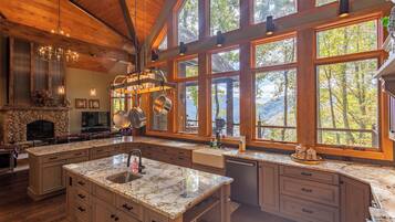House, Multiple Beds, Patio, Mountain View (Koronida Lodge at Eagles Nest) | Private kitchen | Coffee/tea maker