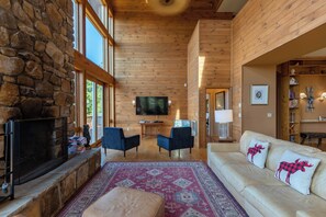 Huis, meerdere bedden, hot tub, uitzicht op bergen (The Summit of Beech) | Woonruimte | Een open haard