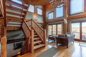 Casa, varias camas, patio, vistas a la montaña (Elk Island at River Run) | Interior