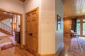 Ferienhütte, Mehrere Betten, Whirlpool, Bergblick (A High Country Retreat) | Innenbereich