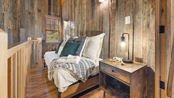 5 bedrooms, individually decorated, individually furnished, bed sheets