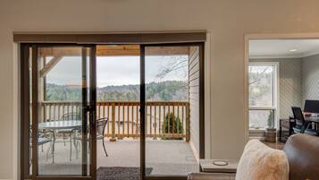 Condo, Berbilang Katil, Patio, Mountain View (Chetola: Robin 1) | Ruang tamu | Pendiangan