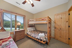 Cabaña, varias camas, hidromasaje, vista a la montaña (Comptime) | 4 habitaciones, decoración personalizada y muebles diferentes 
