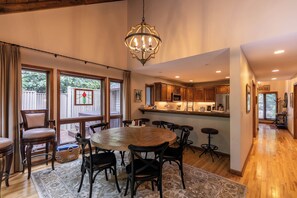 Condo, Multiple Beds, Hot Tub, Mountain View (Sylvan Falls at Yonahlossee) | Dining