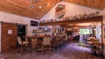 Condo, Multiple Beds, Hot Tub, Mountain View (Sylvan Falls at Yonahlossee) | Bar (on property)