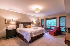 콘도, 침대(여러 개), 온수 욕조, 산 전망 (Sylvan Falls at Yonahlossee) | 4 개의 침실, 각각 다른 스타일의 인테리어, 각각 다르게 가구 비치