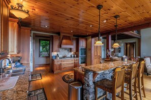 獨棟房屋, 多張床, 庭院, 山景 (Haven at Headwaters) | 私人廚房 | 咖啡機/沖茶器