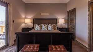 Huisje, meerdere bedden, hot tub, uitzicht op bergen (Above and Beyond) | 5 slaapkamers, individueel gedecoreerd, individueel gemeubileerd