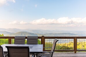 小屋, 多张床, 热水浴缸, 山景 (Above and Beyond) | 阳台