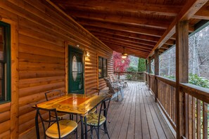 Outdoor dining - A Bear's Creek (Banner Elk)