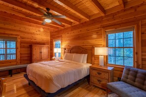 3 bedrooms, individually decorated, individually furnished, bed sheets - A Bear's Creek (Banner Elk)