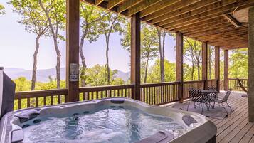 Cabin, Multiple Beds, Hot Tub, Mountain View (Sanctuary at Eagles Nest) | Outdoor dining