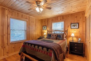 3 bedrooms, individually decorated, individually furnished, bed sheets - A Bears Hill (Boone)