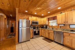 キャビン ベッド (複数台) スパ浴槽 マウンテンビュー (A Bears Hill) | 専用キッチン | コーヒー / ティーメーカー