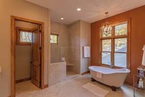 House, Multiple Beds, Patio, Mountain View (On the Rocks) | Bathroom | Designer toiletries, towels, toilet paper
