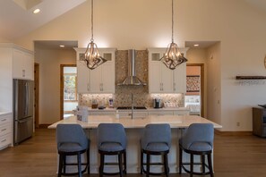 House, Multiple Beds, Patio, Mountain View (On the Rocks) | Private kitchen | Coffee/tea maker