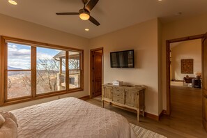 House, Multiple Beds, Patio, Mountain View (On the Rocks) | 3 bedrooms, individually decorated, individually furnished, bed sheets