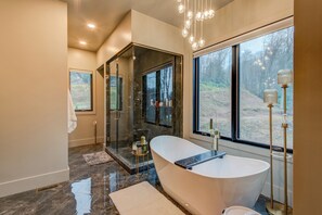 House, Multiple Beds, Patio, Mountain View (Maynard V at Elk Creek) | Bathroom | Designer toiletries, towels, toilet paper - Maynard V at Elk Creek (Banner Elk)
