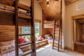 3 bedrooms, individually decorated, individually furnished, bed sheets - Bear Claw Overlook at Eagles Nest (Elk Park)