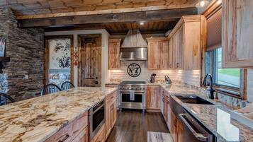 House, Multiple Beds, Patio, Mountain View (Lucky 7 at Eagles Nest) | Private kitchen | Coffee/tea maker