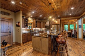 独立别墅, 多张床, 热水浴缸, 山景 (Eagles Landing at Eagles Nest) | 用餐