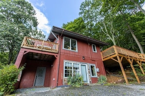 Unclassified image, 3 of 32, button - A Red Chalet (Newland)