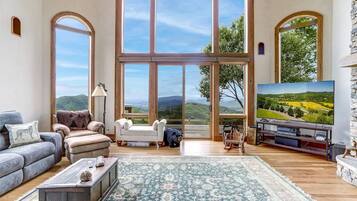 House, Multiple Beds, Hot Tub, Mountain View (Sunrise to Sunset) | Living area | Fireplace