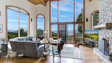 House, Multiple Beds, Hot Tub, Mountain View (Sunrise to Sunset) | Living area | Fireplace