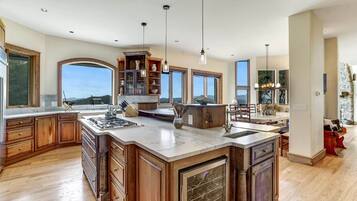 House, Multiple Beds, Hot Tub, Mountain View (Sunrise to Sunset) | Private kitchen | Coffee/tea maker