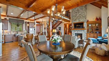 House, Multiple Beds, Patio, Mountain View (Sweet Autumn at Blue Ridge Mountain ) | Dining