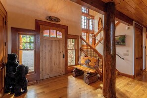 House, Multiple Beds, Hot Tub, Mountain View (Wild Turkey Inn at Eagles Nest) | Interior