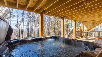 Cabin, Multiple Beds, Hot Tub, Mountain View (Casa Tres Cuervos at Eagles Nest) | Outdoor spa tub