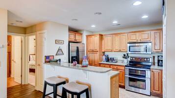 Condo, Multiple Beds, Patio, Mountain View (Sugar Sky) | Private kitchen