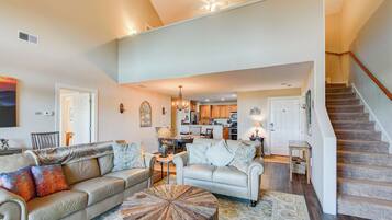 Condo, Multiple Beds, Patio, Mountain View (Sugar Sky) | Living area
